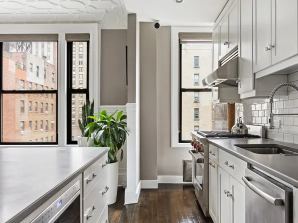 200 West 54th Street image 3 of 17