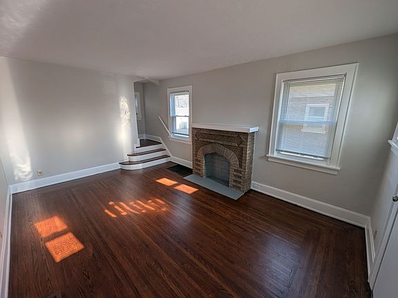 2nd image of 1928 Lawn Ave