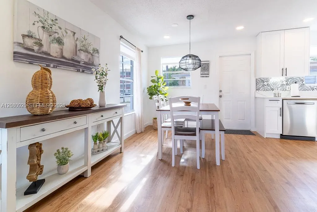 2 bed, 1.0 bath, 2908 sqft, $2,250 — Photo 4