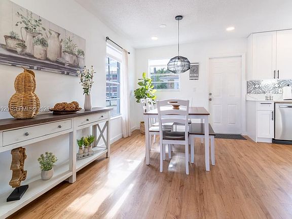 4th image of 329 SE 2nd St #1-2