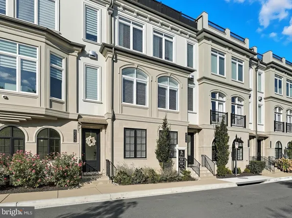 8215 River Rd, Bethesda, MD 20817