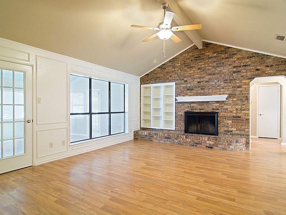 2nd image of 120 Marseille Dr