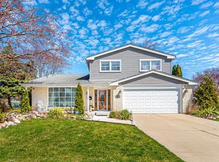 2639 N Phelps Ave, Arlington Heights, IL