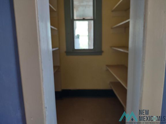 4th image of 223 W Elm St