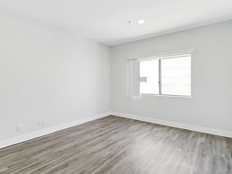 7044 Lanewood Ave — Photo 49