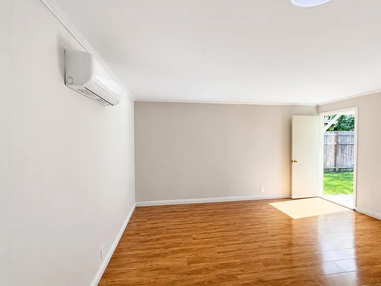468 Jeffries Ave — Photo 16