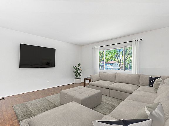 3rd image of 565 Briarcliff Ln