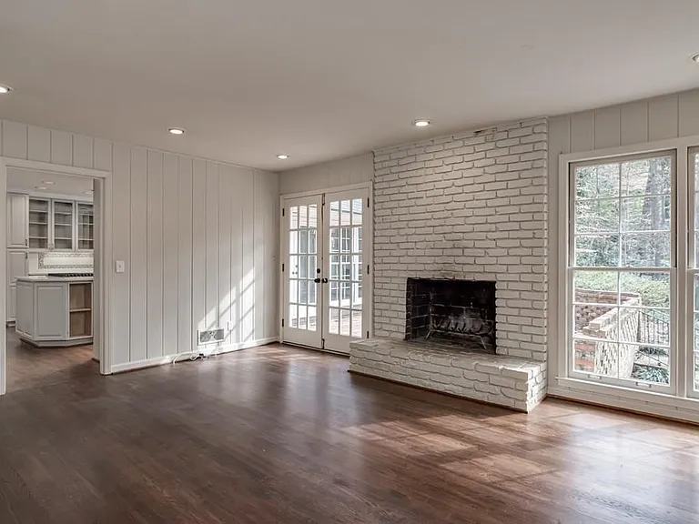 4601 Club Cir NE — Photo 9
