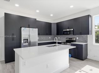 136 Lomas Rd, Rotonda West, FL 33947