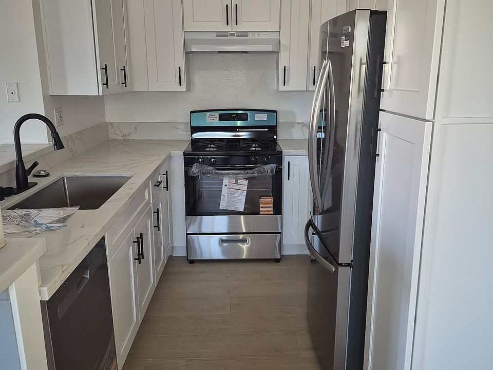1st image of 14831 Sherman Way Unit 2