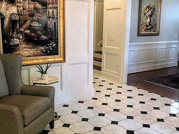 Refined foyer entrance