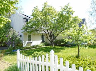 10 Bluestar Ln, South Burlington, VT 05403