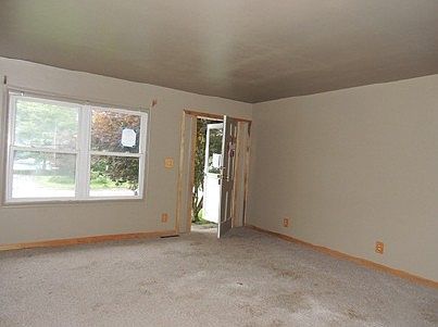 2nd image of 546 Greenleaf Ave NE