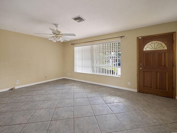 3rd image of 909 SE 15th St