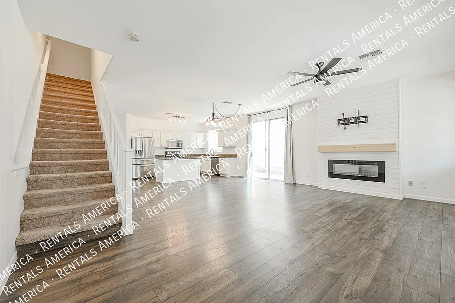 Great Home in Upcoming Area in Gilbert — Photo 4