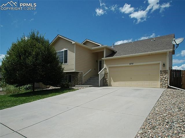 Great 4 level with fenced in rear yard.