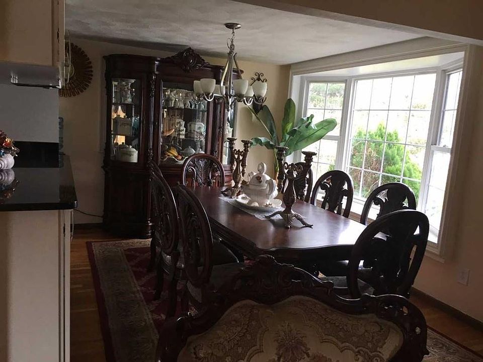 2nd image of 7 Holly Ln