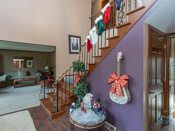 3rd image of 805 Oak Knoll Dr