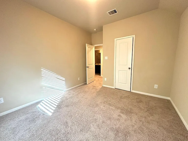22407 Ebbets Field Dr — Photo 32