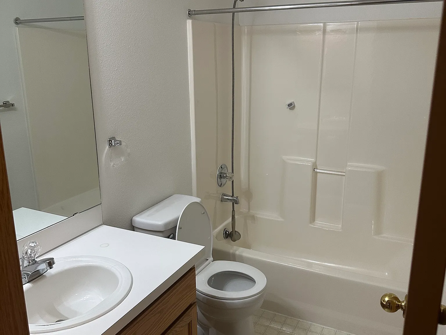 3 bed, 1480 sqft, $3,033 — Photo 2