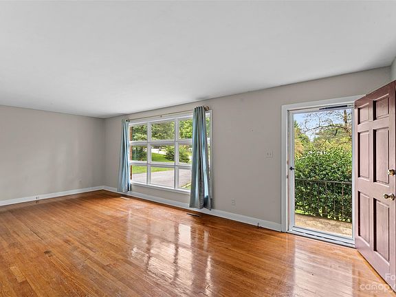 2nd image of 634 23rd Ave NE