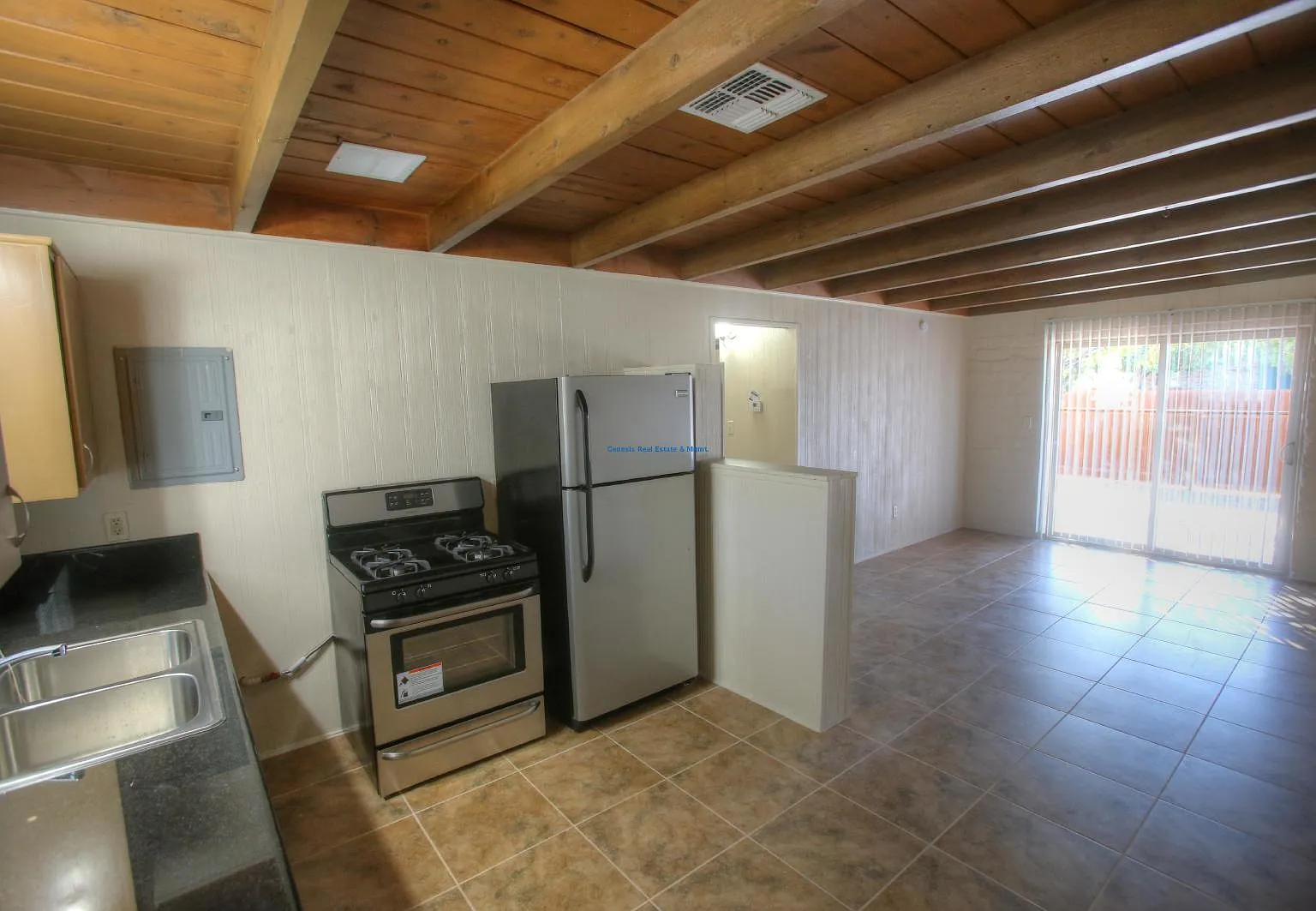 Studio, 676 sqft, $950 — Photo 2