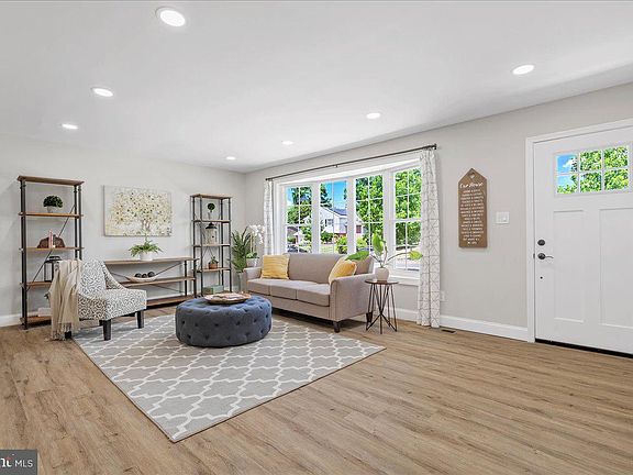 4th image of 209 Weymouth St