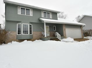 4525 Pearl Ave NW, Cedar Rapids, IA 52405