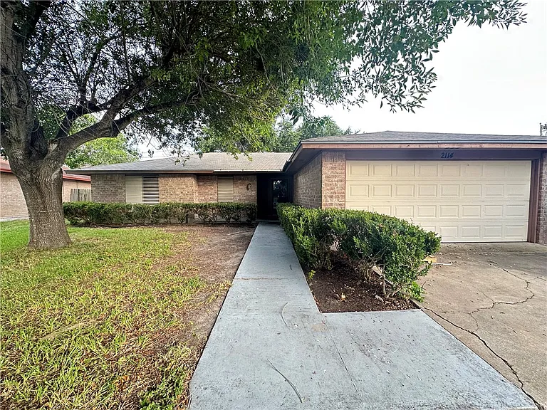 2114 Saint Charles Dr — Photo 1