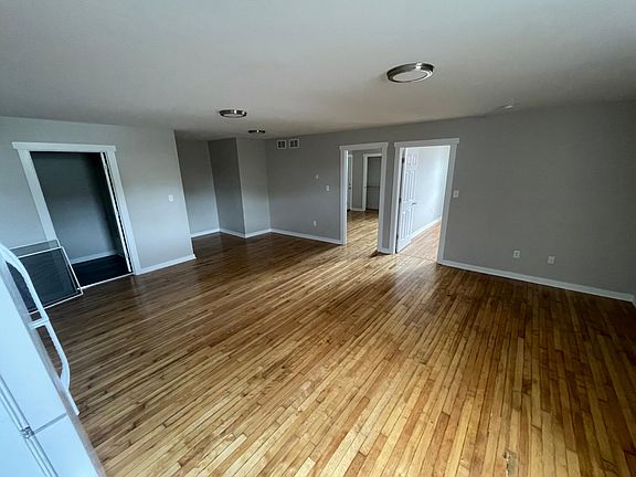 5th image of 3901 Pulaski St #1F