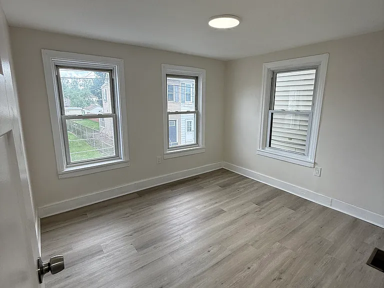 108 W Green St #110 — Photo 14