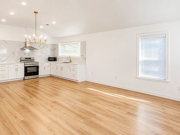 2nd image of 1808 W Long St