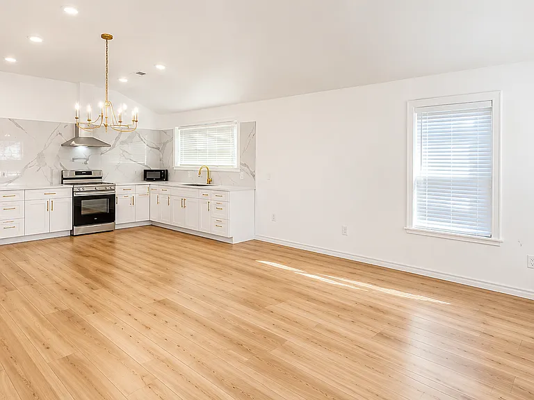 1808 W Long St — Photo 2