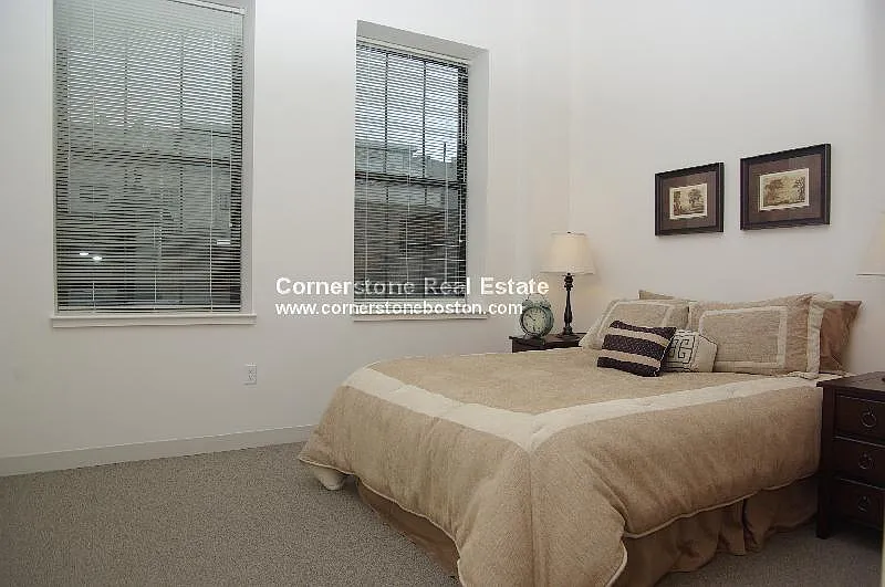 2 bed, 710 sqft, $3,850 — Photo 4