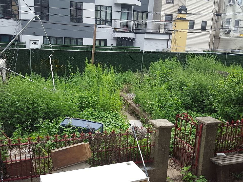 1st image of 776 Hart St APT 1R