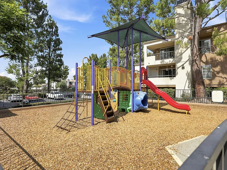 21550 Burbank Blvd #312 — Photo 15