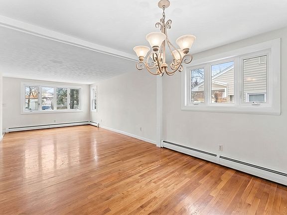 5th image of 33 Fairchild Ave