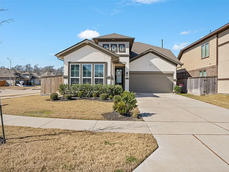 1811 Smithers Landing Dr — Photo 1