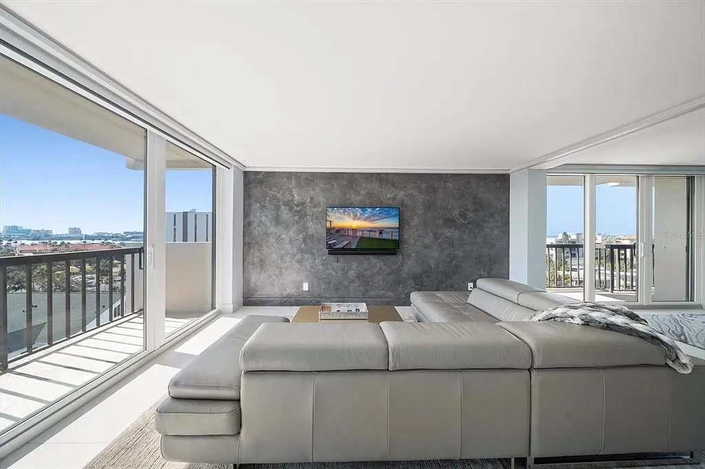 1 bed, 1.0 bath, 1390 sqft, $4,000 — Photo 1