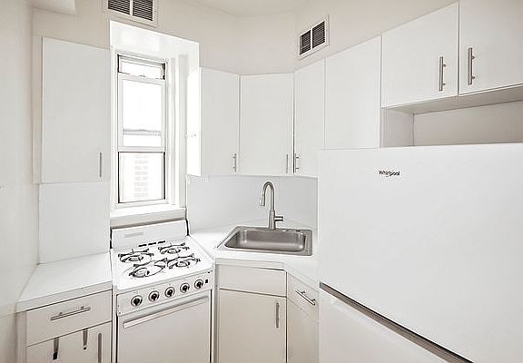 5th image of 2675 Henry Hudson Pkwy W #7H