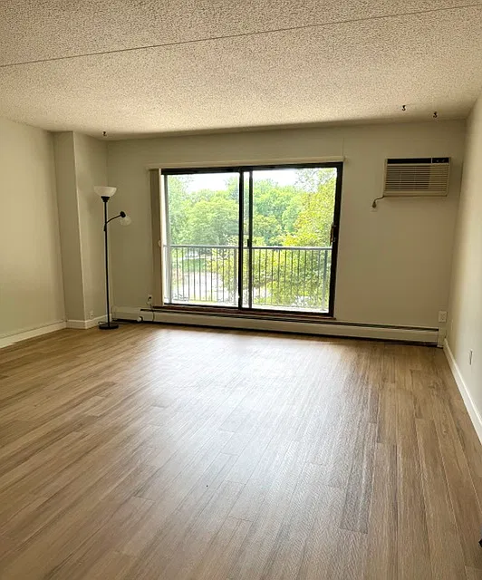 2 bed, 1200 sqft, $1,800 — Photo 3