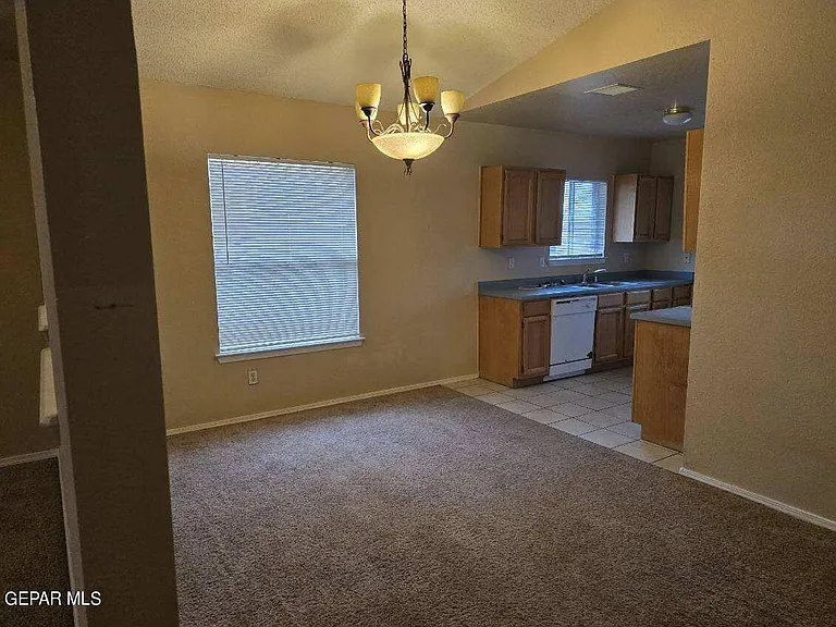12105 Castle View Way — Photo 5