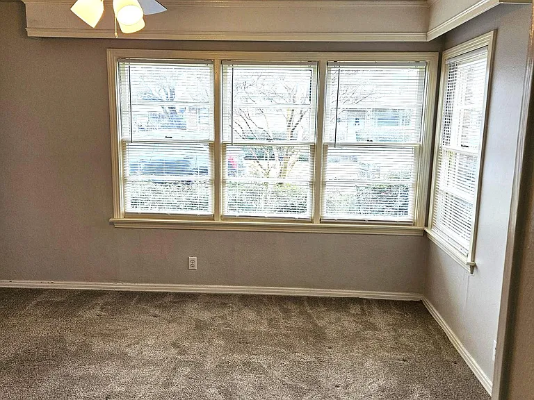 Second Bedroom - lot's of light.