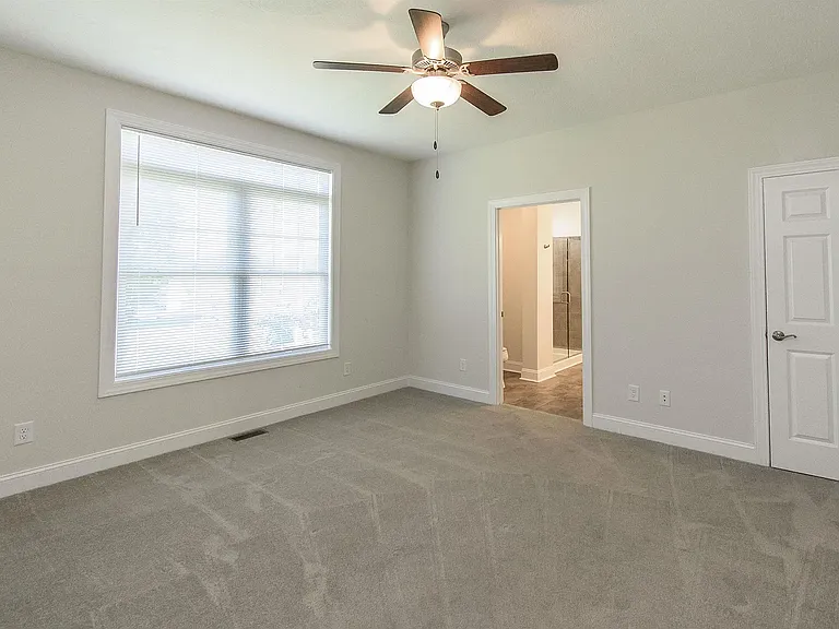 912 Kentwood Dr — Photo 7