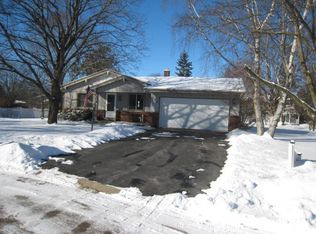 774 Kingston Ct, Hartland, WI 53029