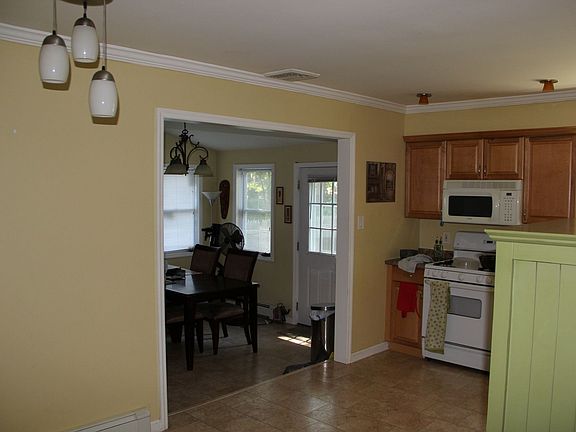 3rd image of 31 Austin Ave