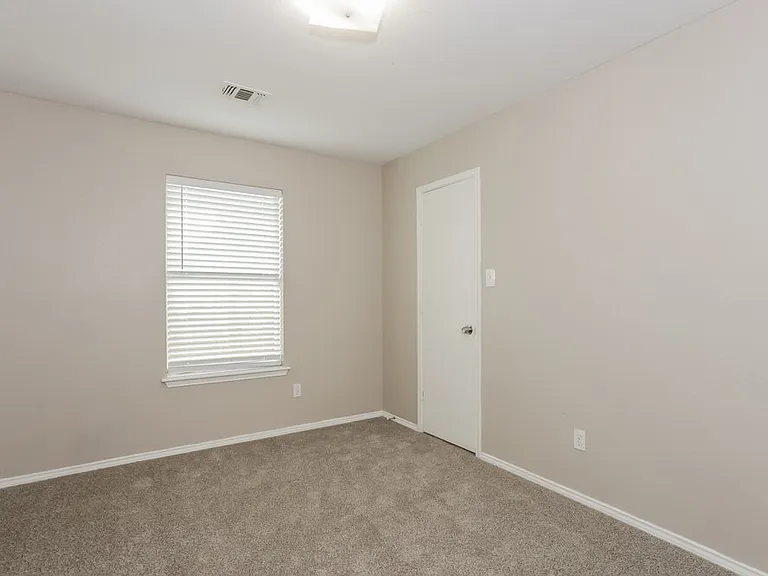 736 W Colony Dr — Photo 13