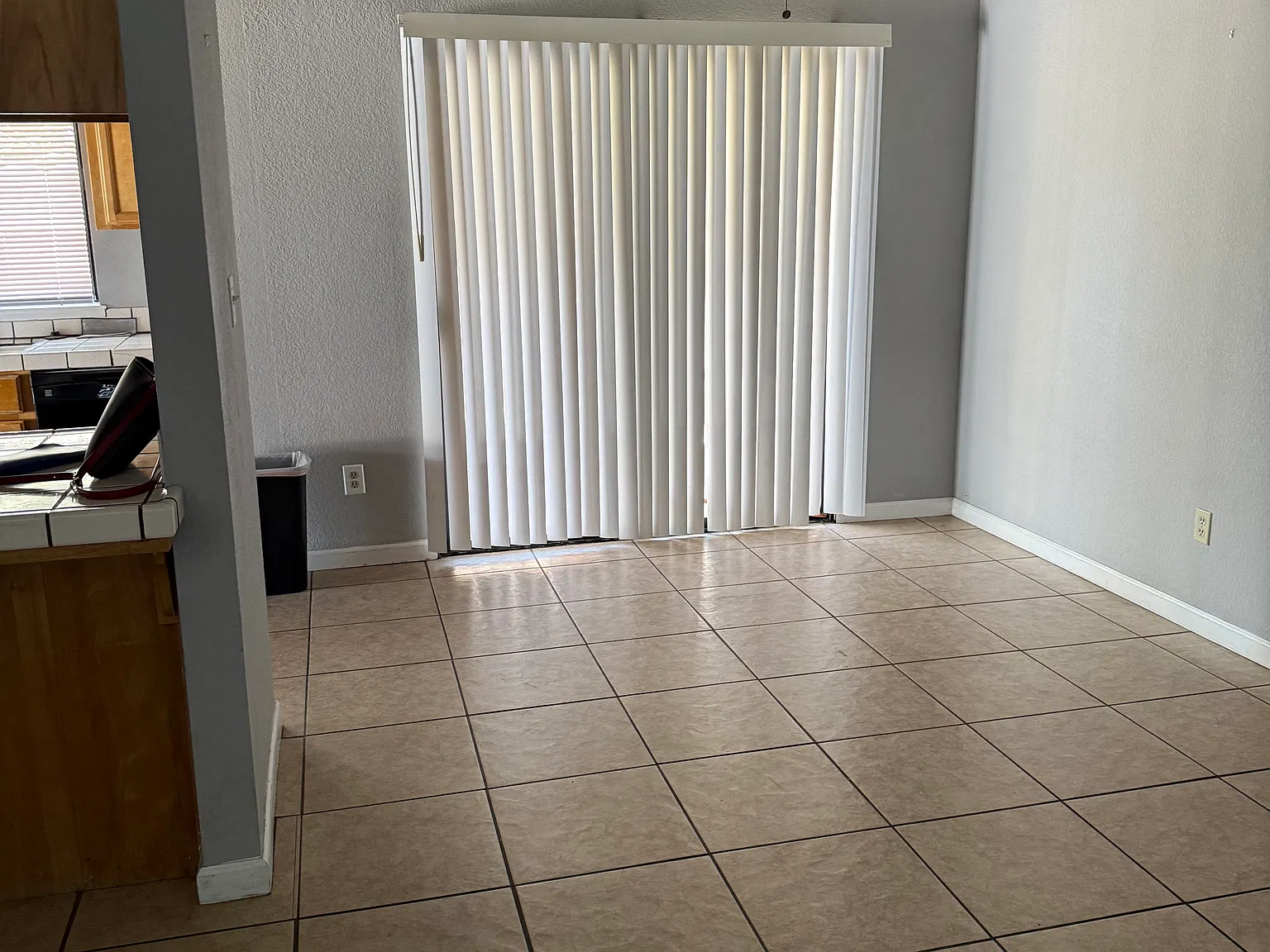 3 bed, 1200 sqft, $2,200 — Photo 2