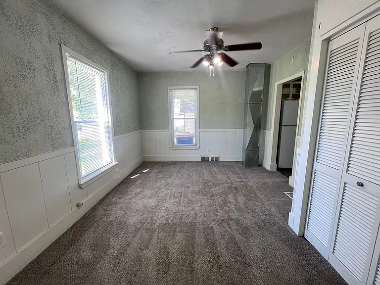 2037 Paris Ave NE — Photo 8