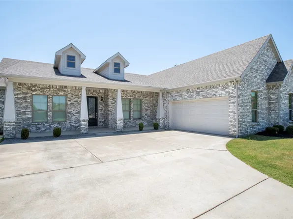 1305 Carnoustie Dr, Ennis, TX 75119